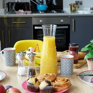  Apartment Dream - Beau Street